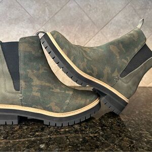 Tom’s Stylish Camo Boots.